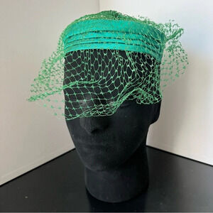 Vintage 1960s Ladies Green Layered Pillbox Fascinator Halo Hat With Net Veil